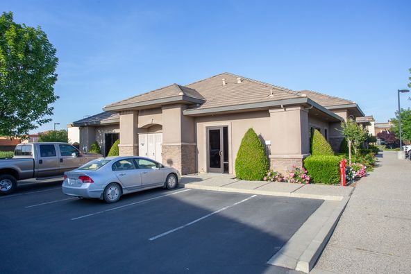 Gateway Business Park: 950 Tharp Rd Ste 201, Yuba City, CA 95993